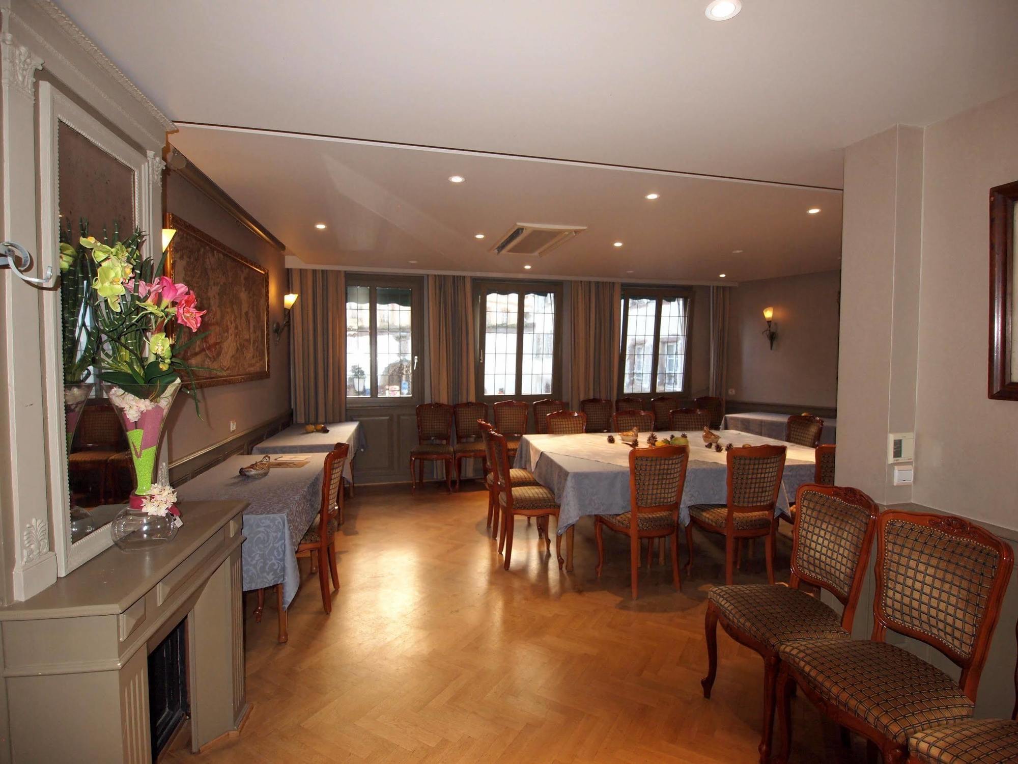 Logis Hotel Restaurant Au Cerf D'Or Štrasburk Exteriér fotografie