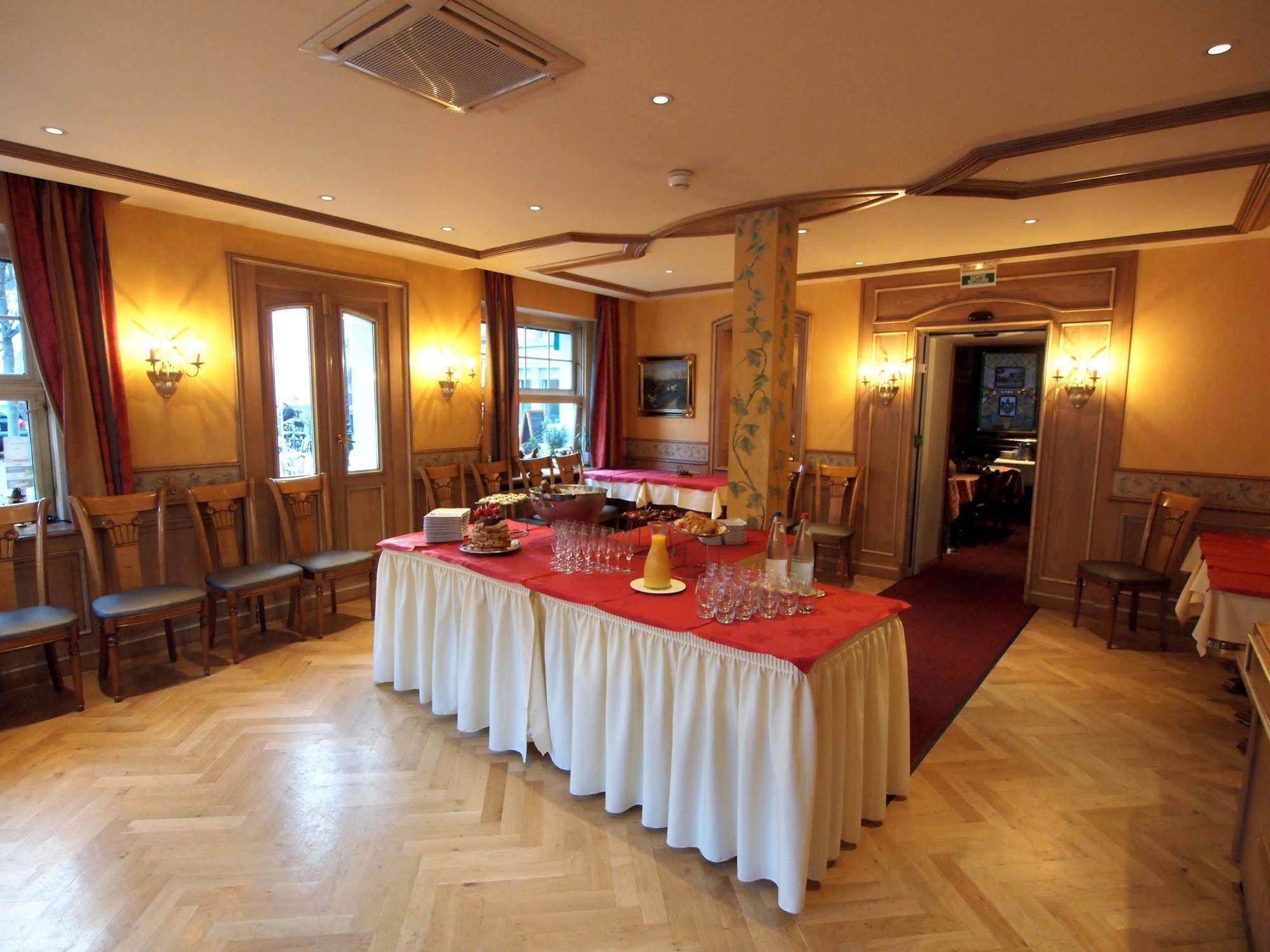 Logis Hotel Restaurant Au Cerf D'Or Štrasburk Exteriér fotografie